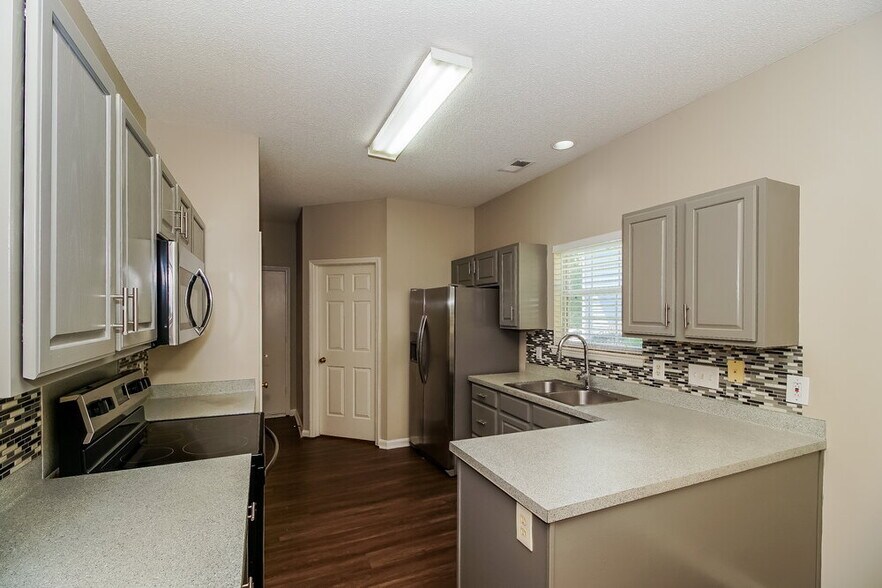 Building Photo - 8618 Woodhill Manor Ct