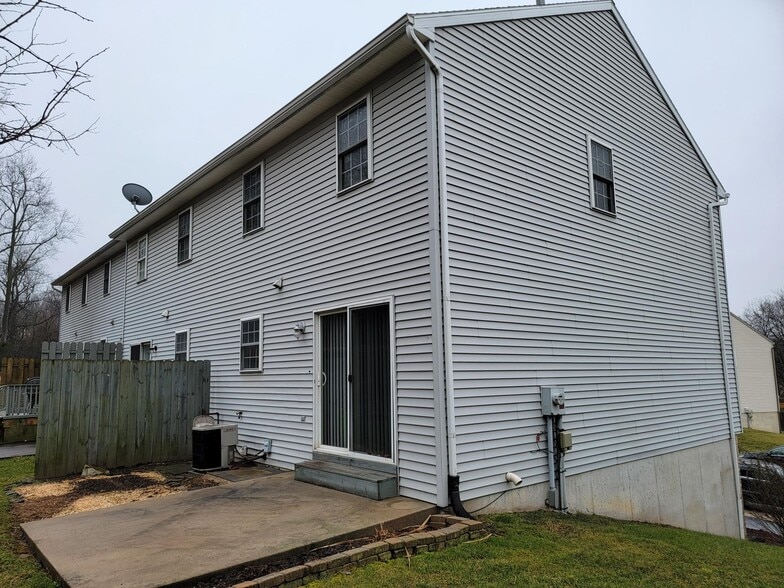 Building Photo - 673 Rockwood Dr
