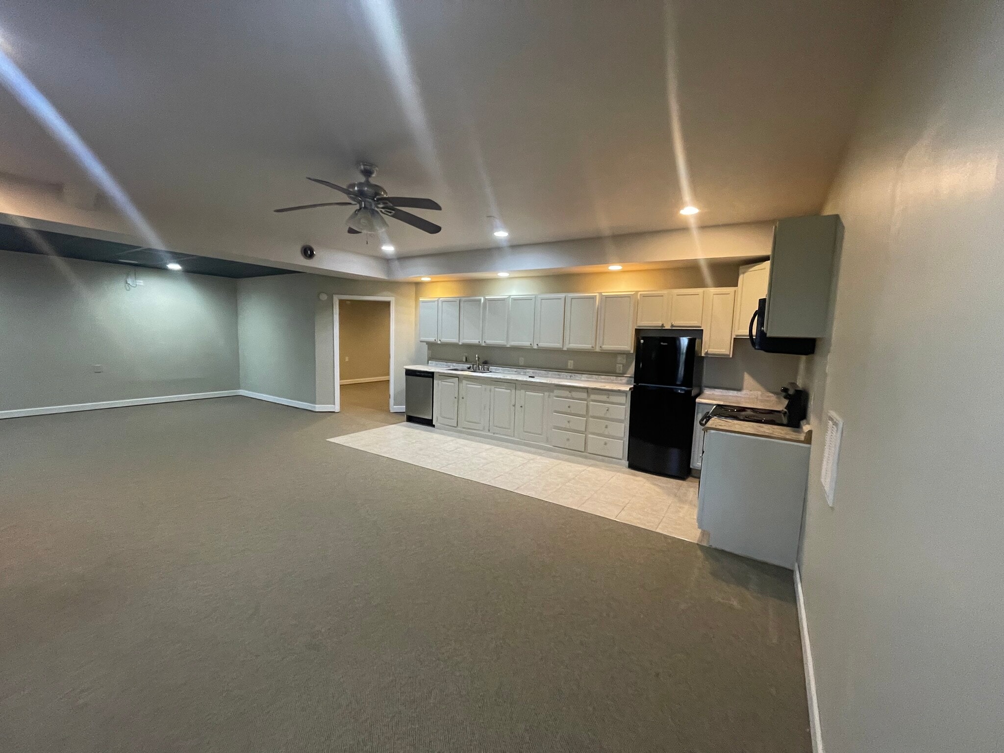 Kitchen - 181 Redwood Ln