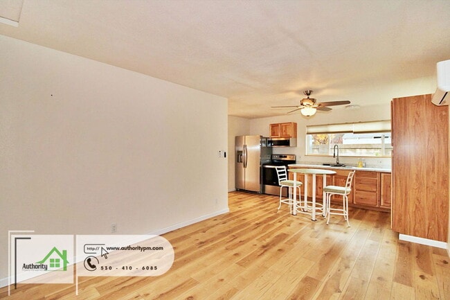 Building Photo - 864 Loma St