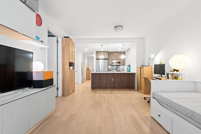 Building Photo - 160 1st St