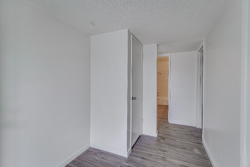 Building Photo - 1001 Mira Loma Dr