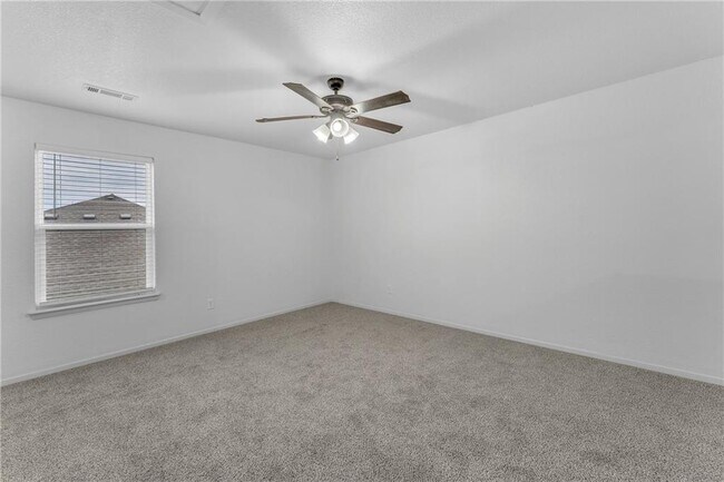 Building Photo - 4404 SW Gallatine Ave