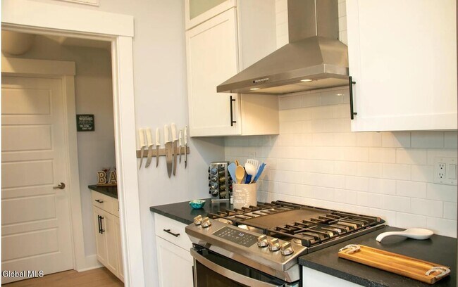 Building Photo - 116 West Ave