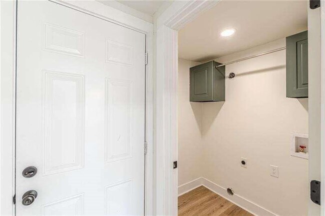 Building Photo - 525 Rosemont Dr
