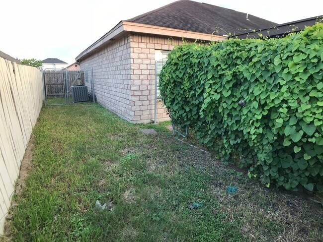 Building Photo - 3Bed/2.5Bath Edinburg TX Home For Rent ( Oakland Village )