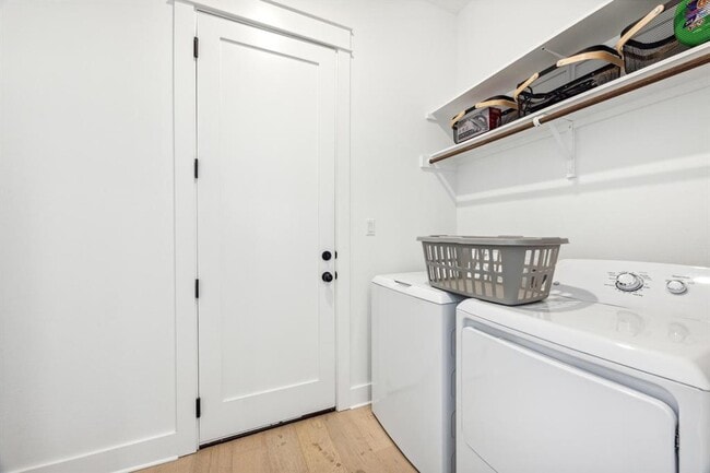 Building Photo - 1034 Grant Wood Ave