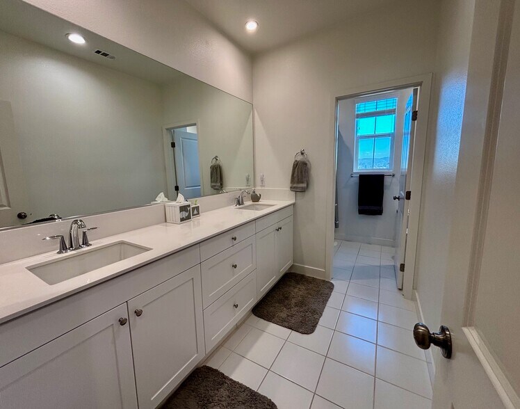 Building Photo - 8718 Aruba Ln