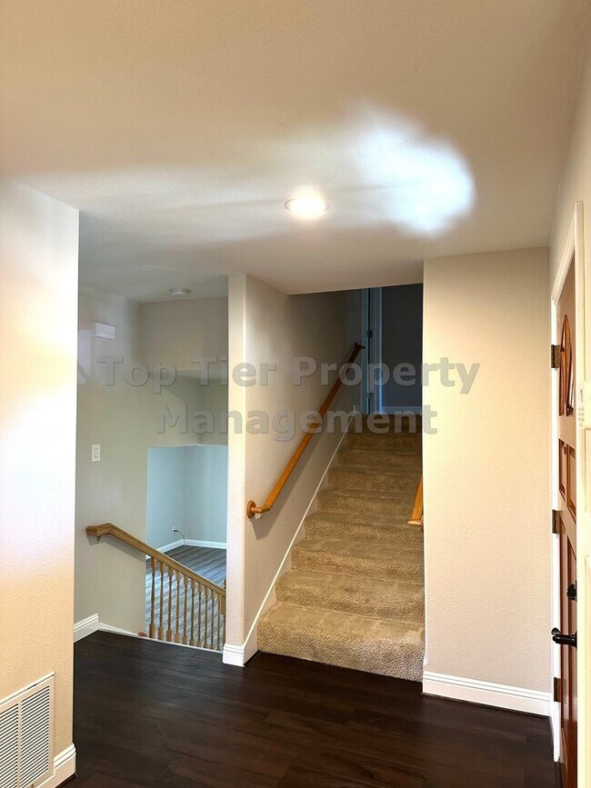 Building Photo - Spacious 4 Bed / 2.5 Bath / 2,106 Sqft Mar...