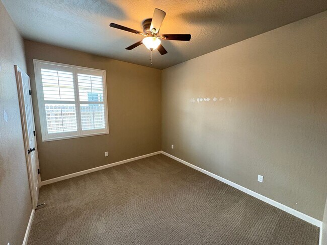 Building Photo - SE Visalia home coming soon!