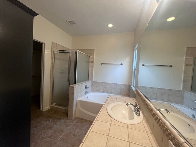 Building Photo - 2044 Stagecoach Pl
