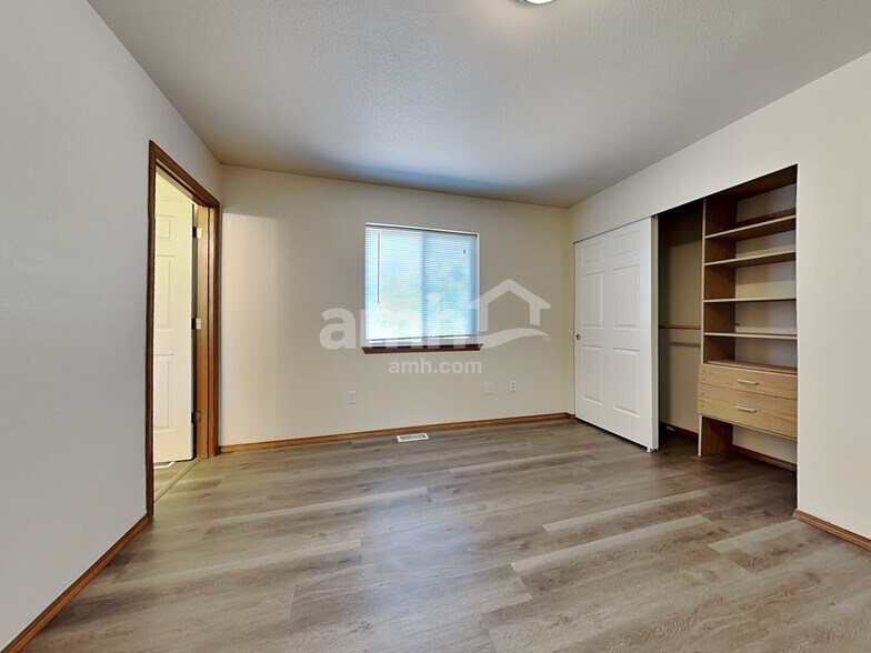 Building Photo - 414 Orting Ave NW