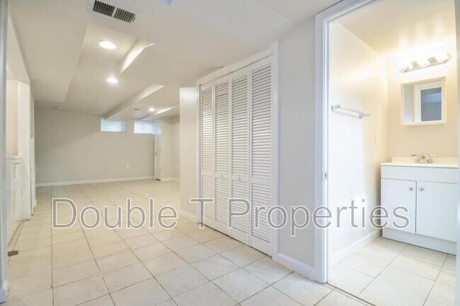 Building Photo - 3713 Elmora Ave