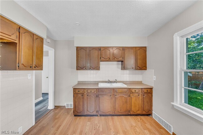 Building Photo - 13702 Wainstead Ave