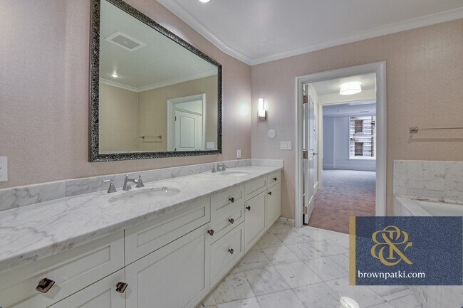 Building Photo - 690 Market St