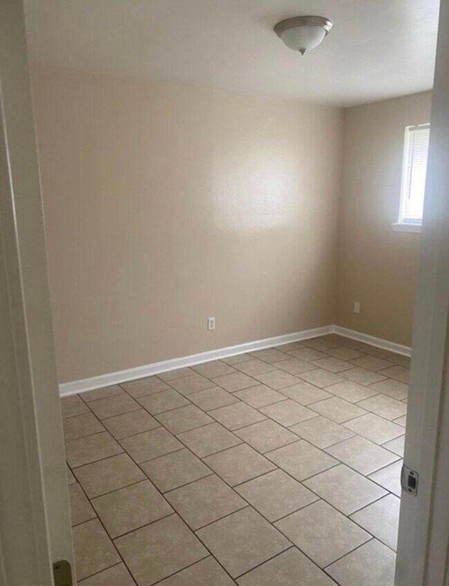 Building Photo - 7922 Dorsett Dr