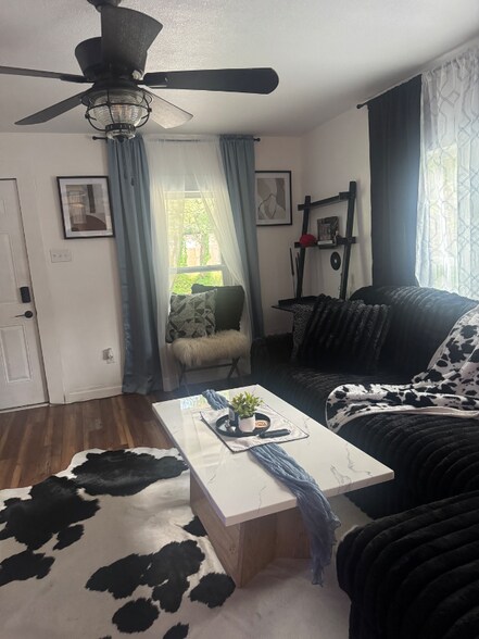 Building Photo - 1618 Sycamore St