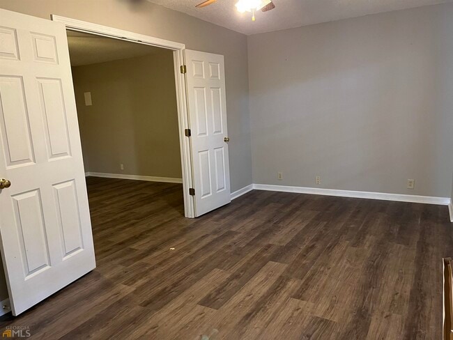Building Photo - 214 Piedmont Dr