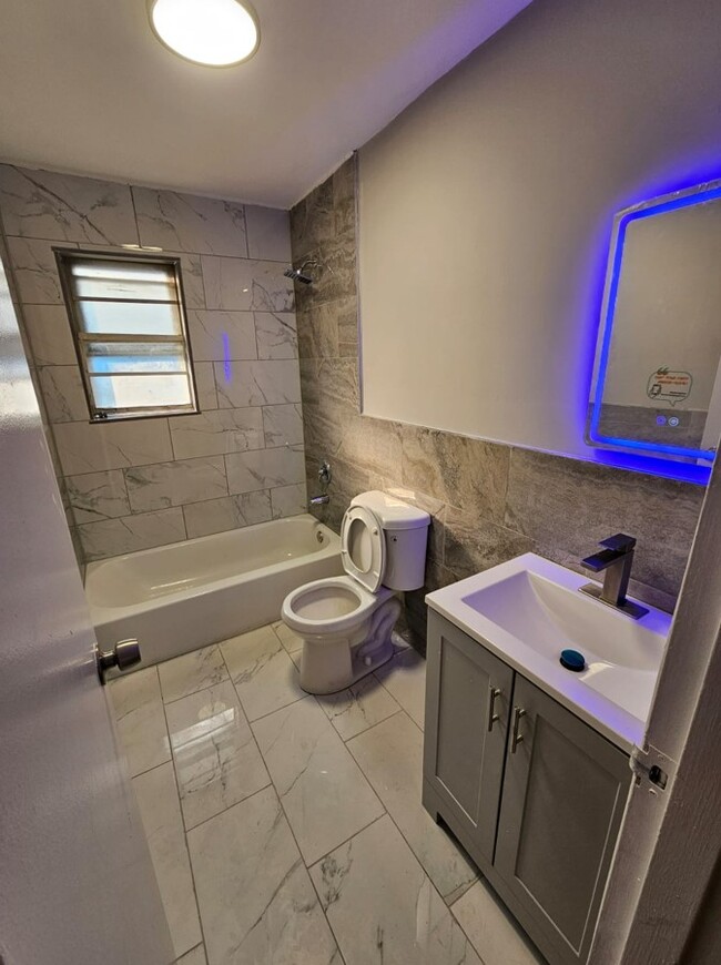 52-54 W Stratford PL 4 - 54 W Stratford Pl