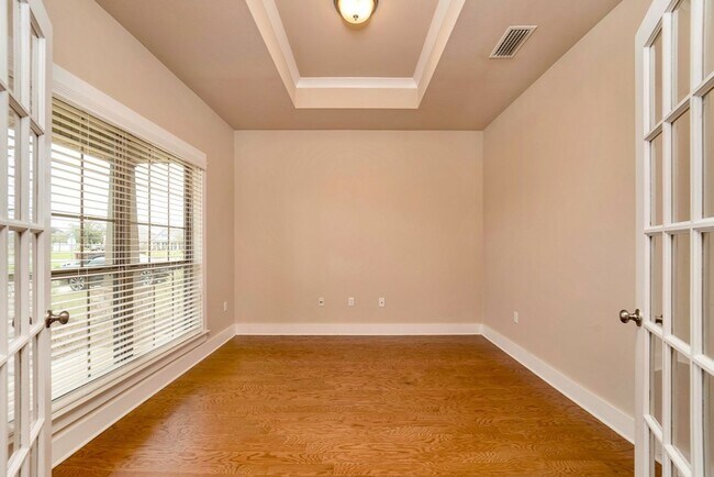 Building Photo - 9879 Volterra Ave