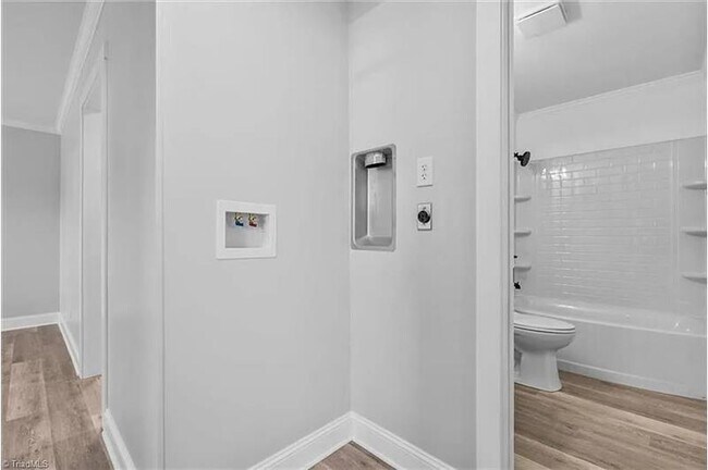 Building Photo - 1501 Earl Dr