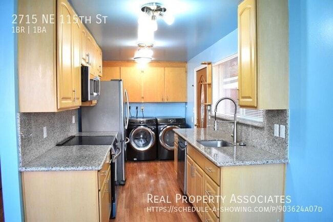 Building Photo - 2715 NE 115th St