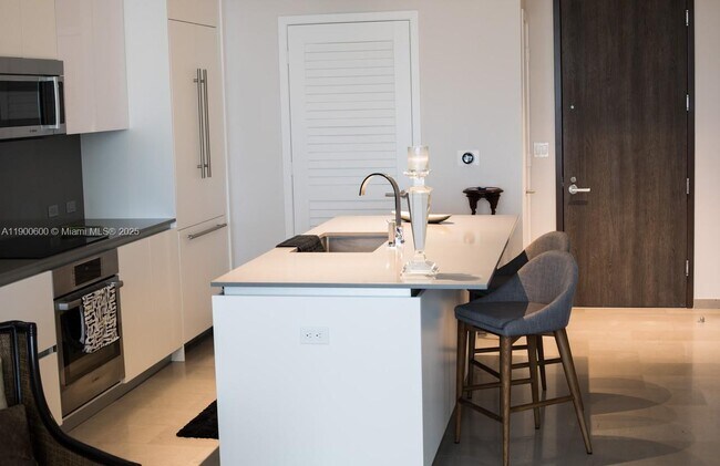 Building Photo - 68 SE 6th St