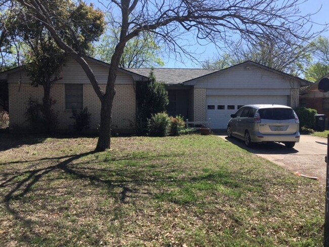 Primary Photo - 3 Bedroom/2bath/2 Car Garage
