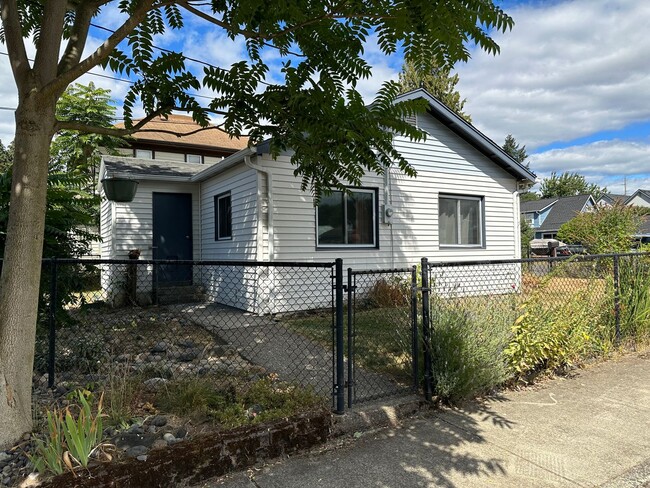 Building Photo - Charming Cottage in Downtown Washougal