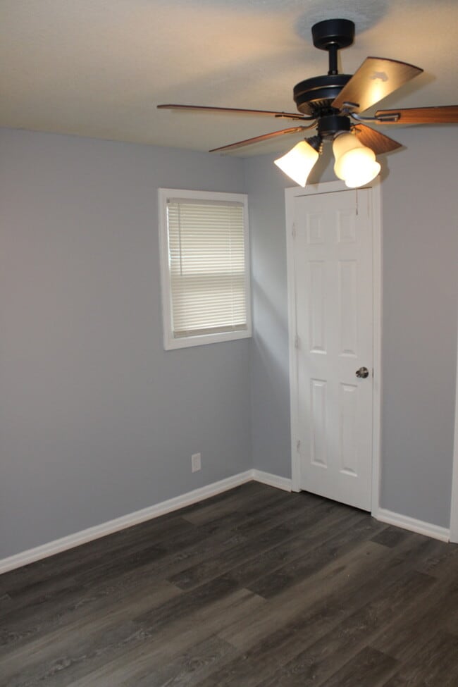 Building Photo - Spacious 4 Bedroom and 1 full bath home in Kansas City, MO.