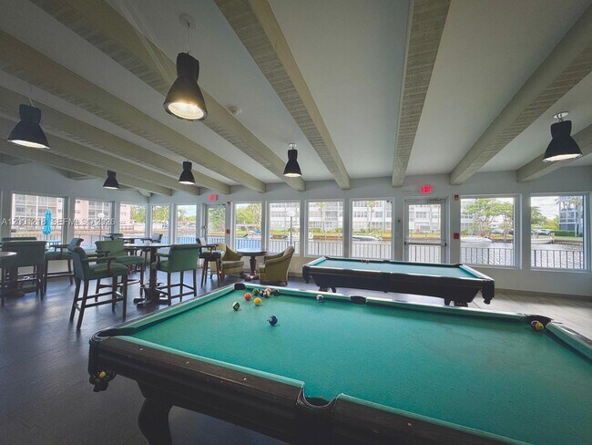 Building Photo - 2741 Taft St