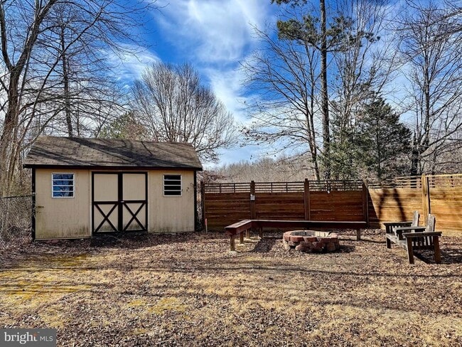 Building Photo - 401 Butternut Ct