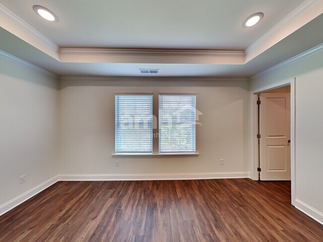 Building Photo - 216 Willow Ln