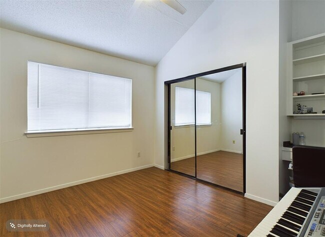 Building Photo - 908 Poplar St