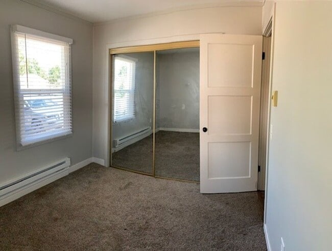 Building Photo - 3 bd., 2 bath remodeled Duplex