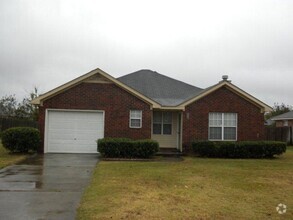 Building Photo - Available NOW in Grovetown!