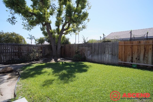 Building Photo - Lovely Home In Southwest Bakersfield!