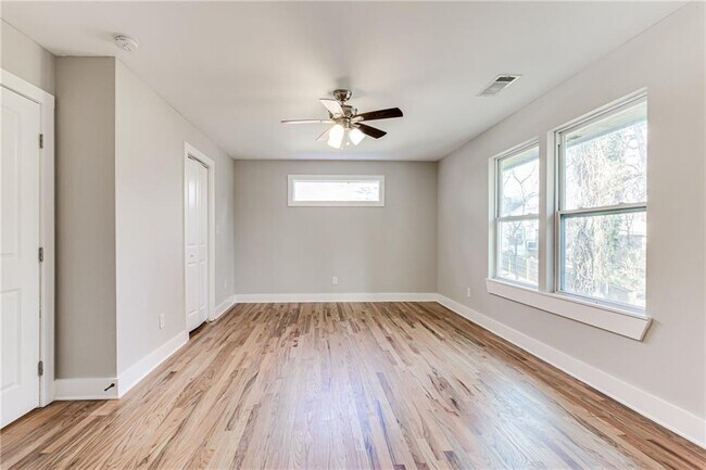 Building Photo - 870 Gaston St SW