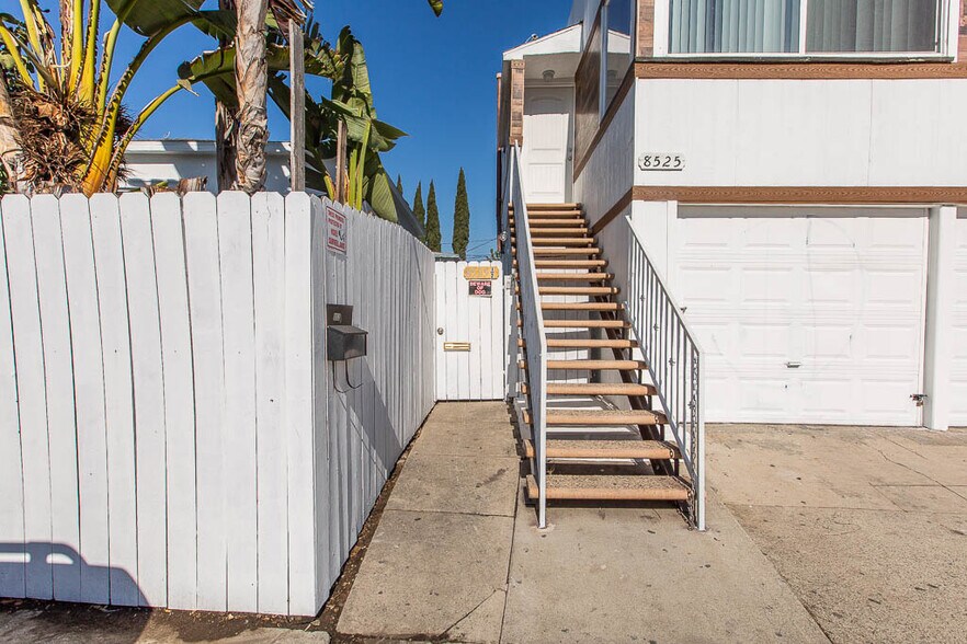Building Photo - 8525 Cadillac Ave