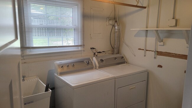 Building Photo - 308 Tamarack Ave