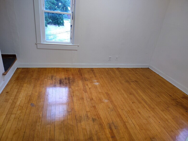 Bedroom - 813 N Main St