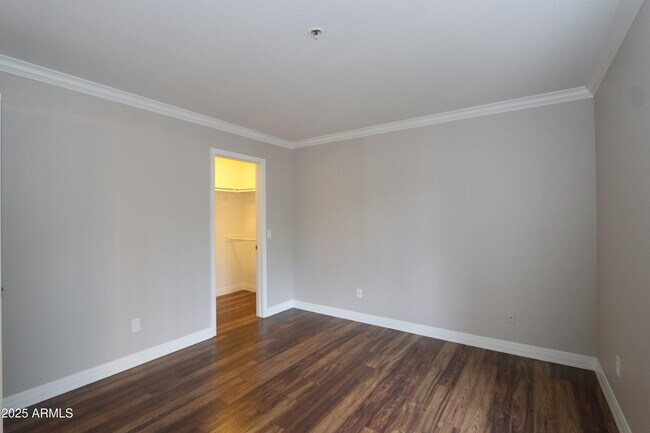 Building Photo - 2025 E Campbell Ave