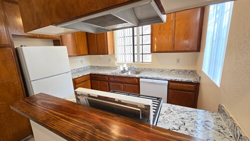 Kitchen Exhaust Hood - 12821 Caswell Ave