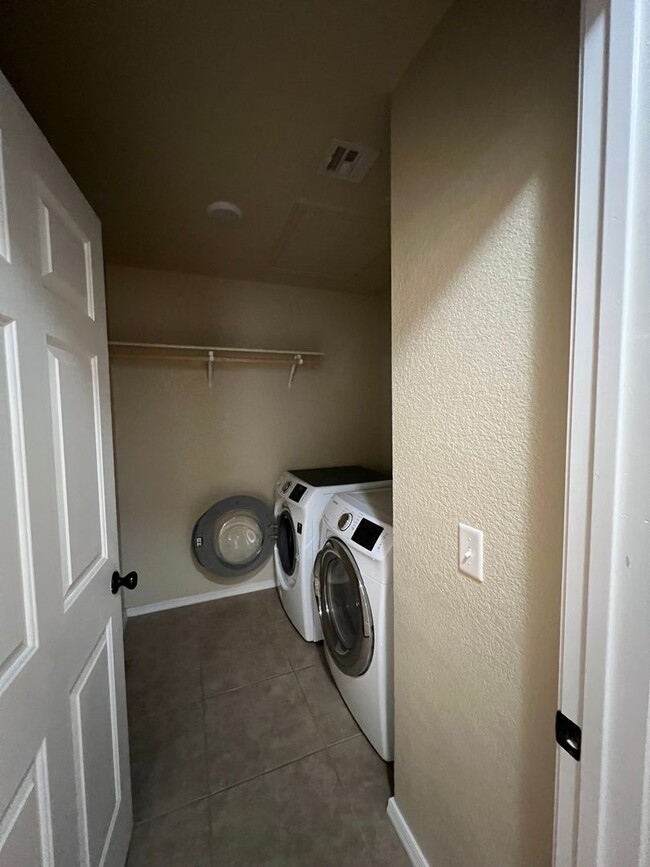 Building Photo - TOWNHOME IN SUNSET MTN VILLAS!