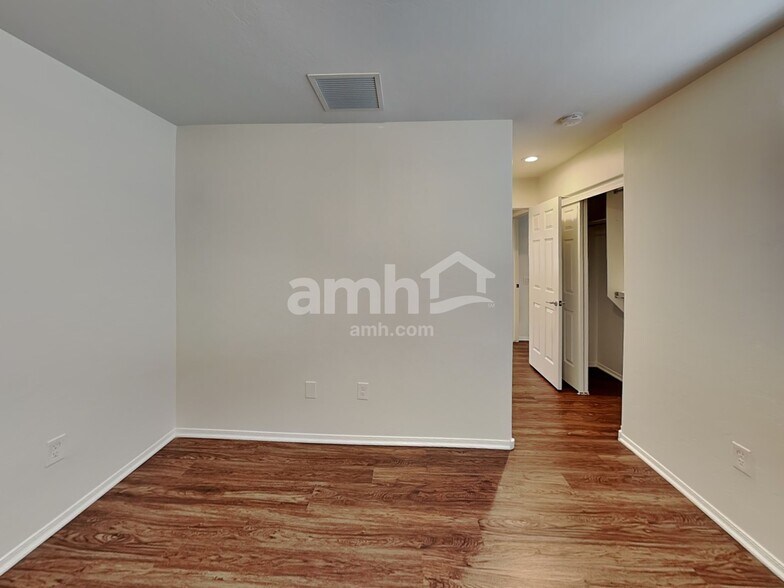 Building Photo - 10558 E Native Rose Trail