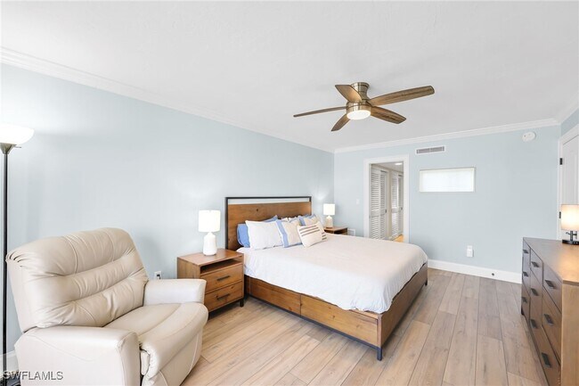 Building Photo - 9653 Gulf Shore Dr