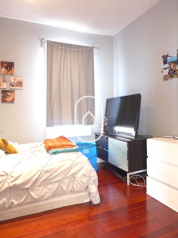 Building Photo - 26 Turner St