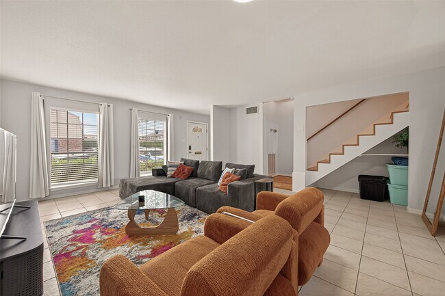 Building Photo - 6404 Burgoyne Rd