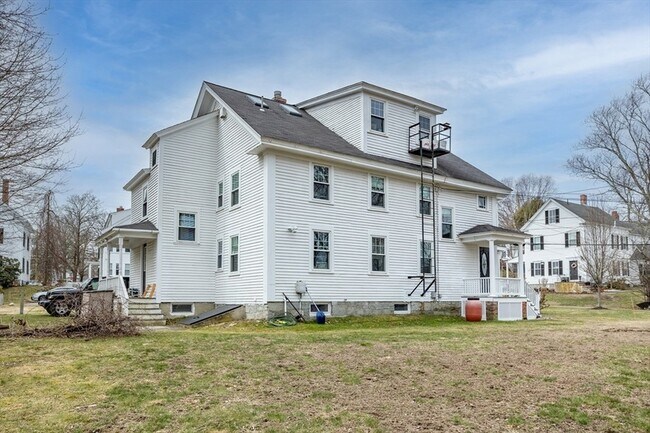 Building Photo - 6 Littleton Rd