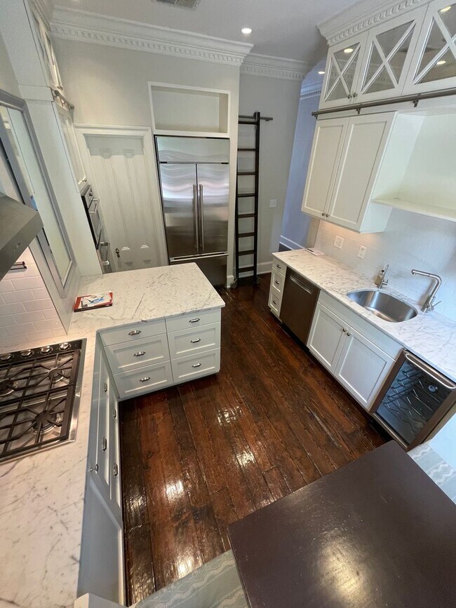 Building Photo - Georgetown Splendor with Garage Parking